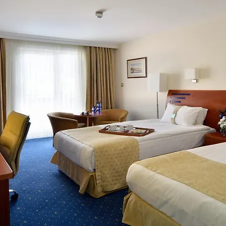By Ihg 5*
