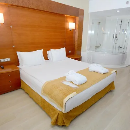 By Ihg 5*