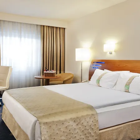 By Ihg